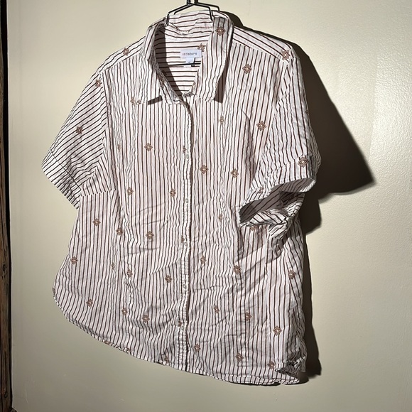 Liz Claiborne Patterned Button Down Short Sleeve Top - Picture 3 of 6